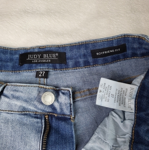 Judy Blue Boyfriend Fit Jeans. Size 27 Waist. Light Blue Distressed Denim - Picture 8 of 10